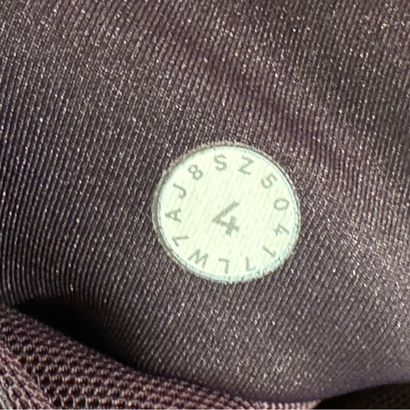 Lululemon In Movement High Rise Short Everlux 2.5” Size 4 Deep Purple Athletic - Picture 5 of 5